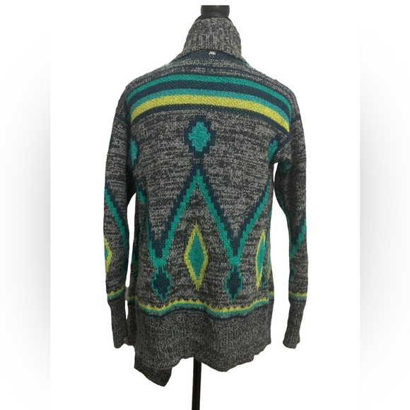 Roxy Cozy Cardigan with Aztec Print. Medium - Picture 2 of 5
